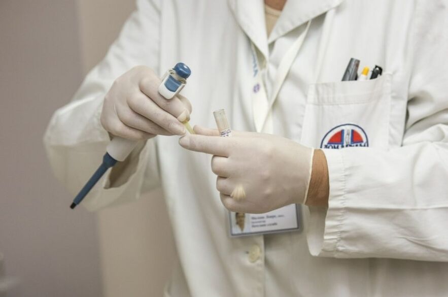 A doctor diagnoses human papilloma virus